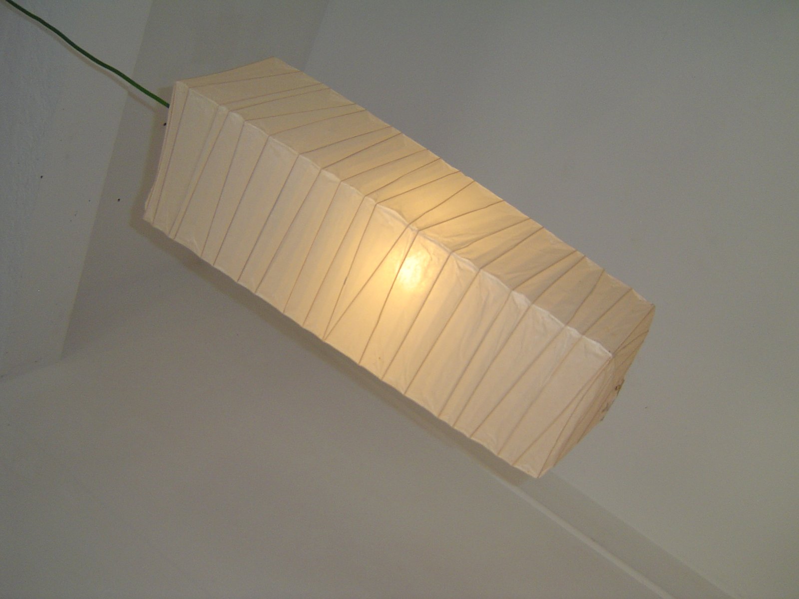 Isamu Noguchi — Suspension en papier · 1990 · Japon