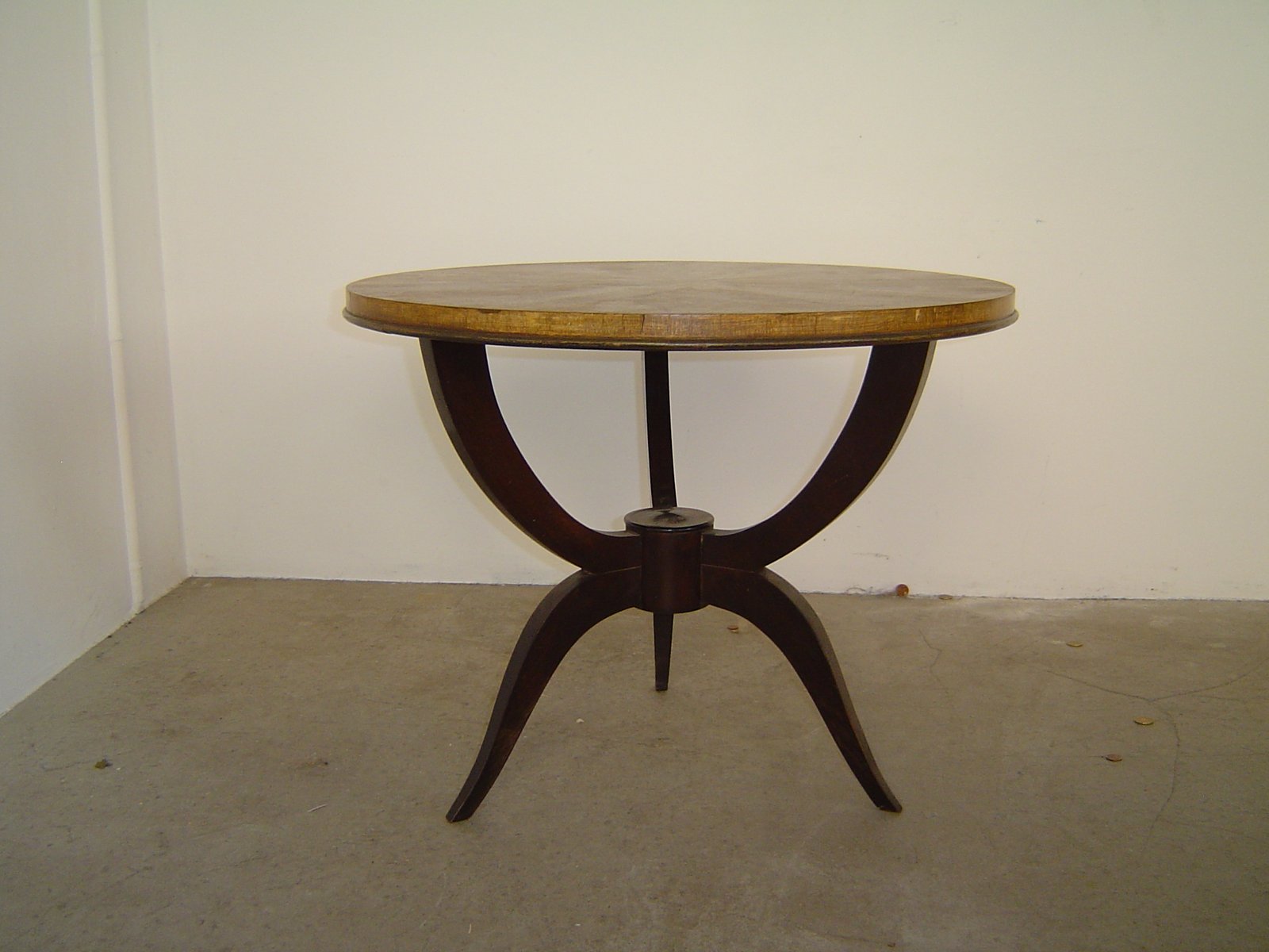 Table d’appoint d’apres jules leleu · 1960 · France