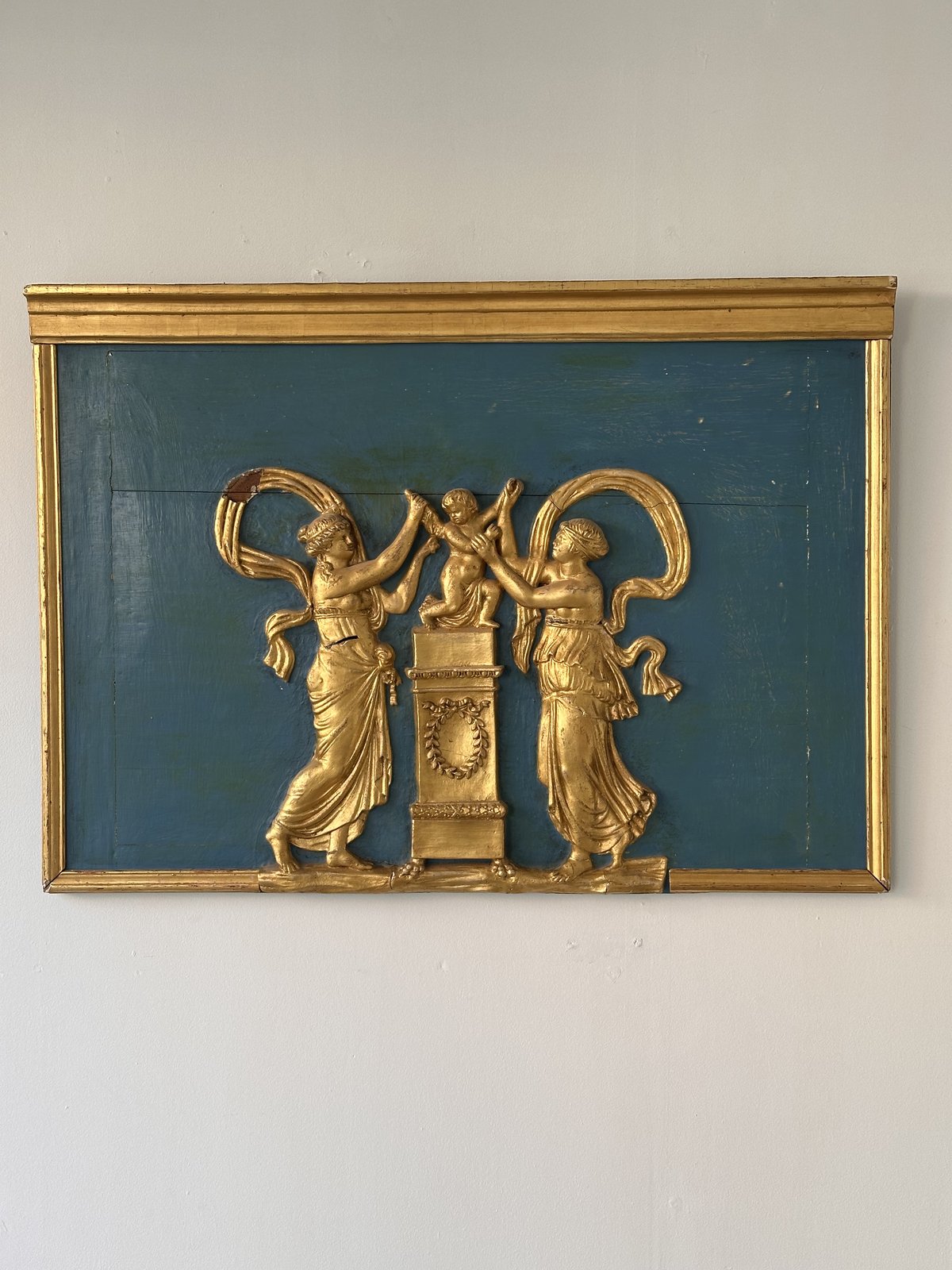 Bas relief de dessus de porte · 18eme siecle · France